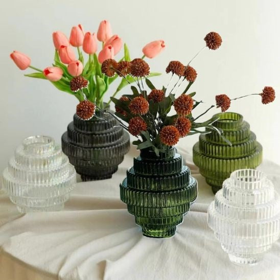 vase à fleurs TourModerne, les couleurs vert, noir et clair