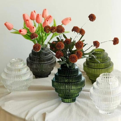 vase à fleurs TourModerne, les couleurs vert, noir et clair